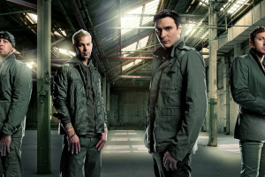 J联赛收官大战，冠军归属牵动人心，嘘声与欢呼交织！